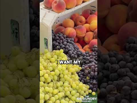 Not All Grapes Are The Same! Dr. Gundry at the Farmers Market🍇 #healthtips #farmersmarket